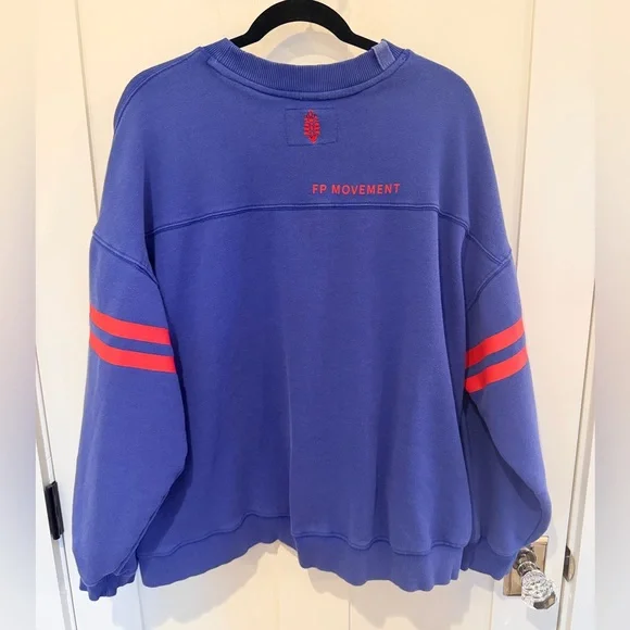 Free People Movement Oversized Graphic Sweatshirt with pockets! Sz L - Picture 2 of 5